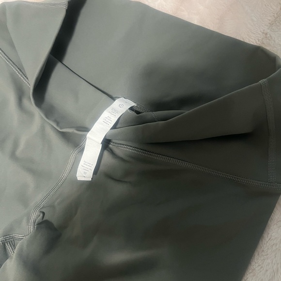 Lulu Leggings - Picture 3 of 9